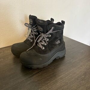 Boys The North Face AXOY Chillkat
Waterproof Lace Up Black Winter Boots
Size 3